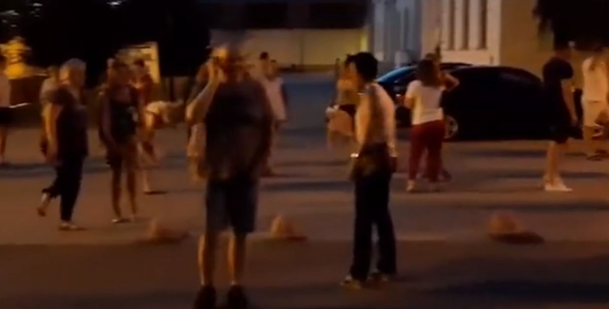 Snimio kako se Hrvati bore s komarcima: "Ne mašu ljudi jer su poludjeli..."