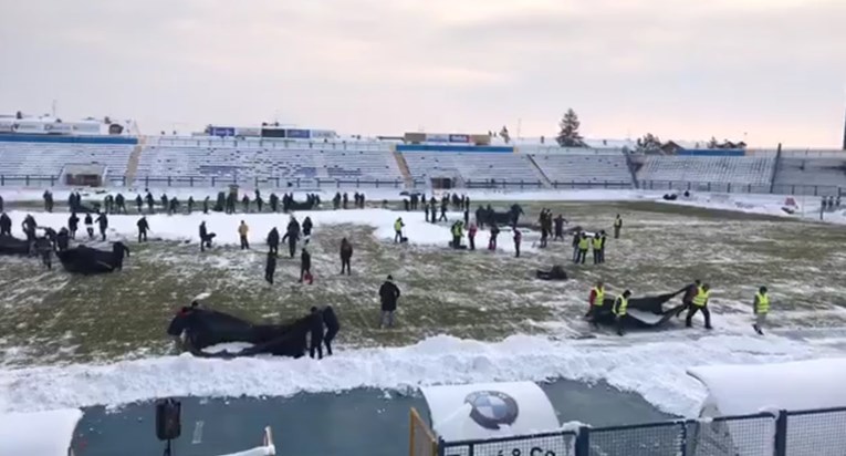 VIDEO Navijači Osijeka u manje od tri sata očistili stadion od snijega