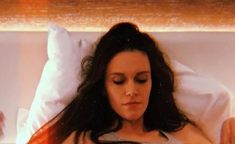 Srpkinja iz Gospodina Savršenog objavila seksi fotku iz kreveta, javila se Nandi