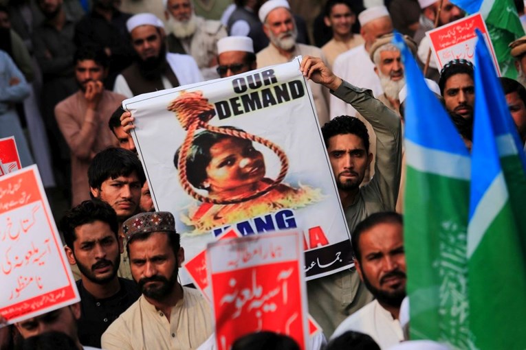 Kršćanka koju su u Pakistanu željeli ubiti zbog vjere napustila zemlju