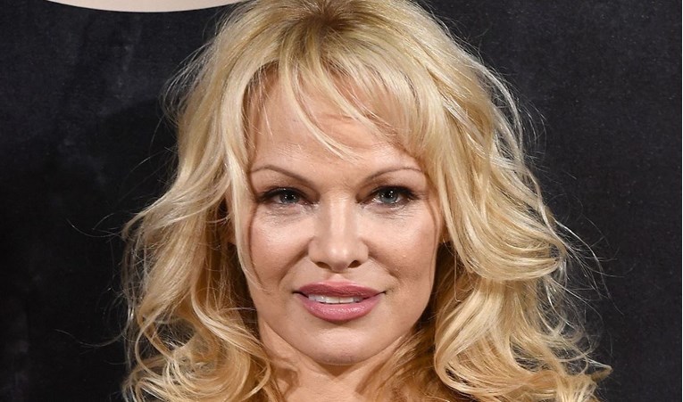 Pamela Anderson napucala dečka nogometaša: "On je čudovište"
