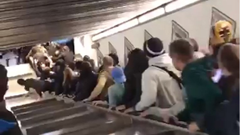 VIDEO Najmanje 20 ozlijeđenih navijača CSKA u bizarnoj nesreći u rimskom metrou