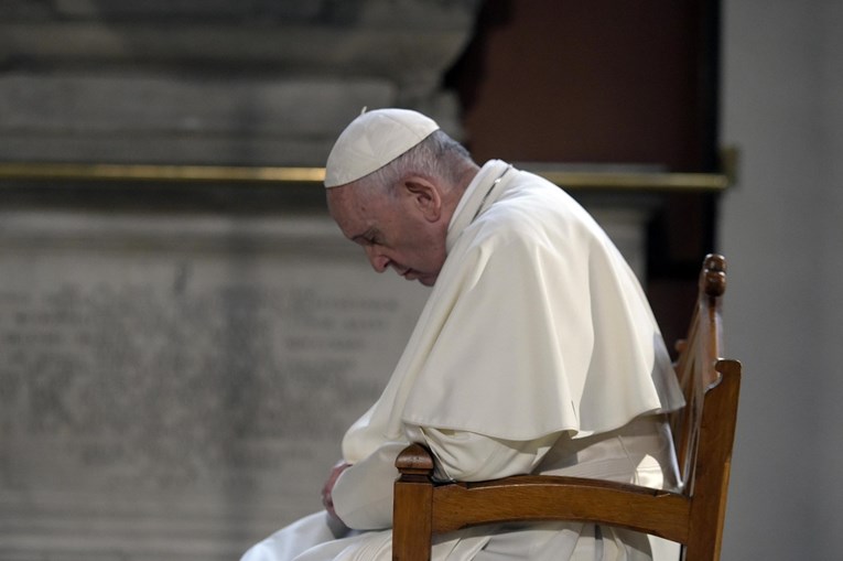 Papa sazvao sastanak crkvenih vođa iz cijelog svijeta zbog svećenika silovatelja