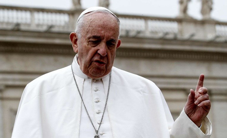 Oglasio se Papa, kaže da su i rasizam i uništavanje na prosvjedima neprihvatljivi