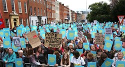 FOTO Papu u Irskoj dočekali žestoki prosvjedi, pogledajte kako je to izgledalo