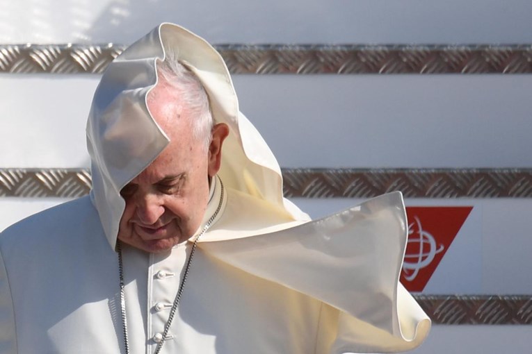 Papa, dok je letio preko Hrvatske, Kolindi poslao poruku