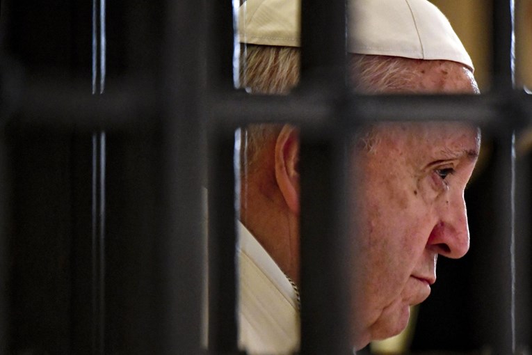 Papa u Irskoj molio žrtve svećenika pedofila za oprost: "Izdali smo vas"