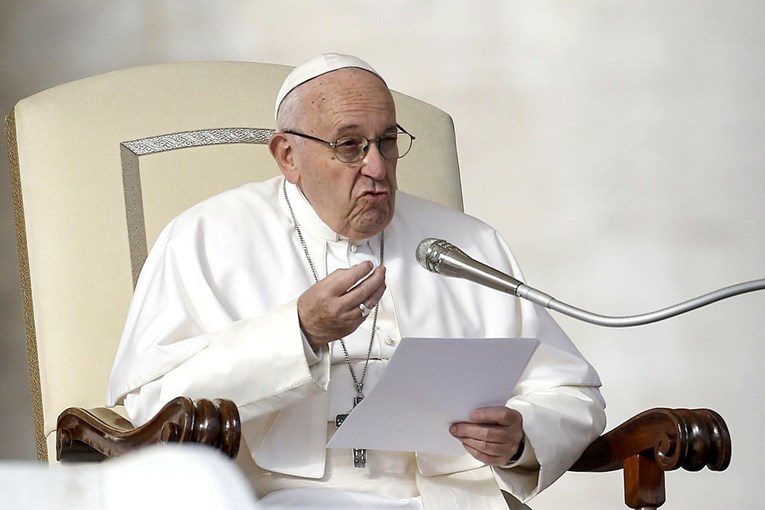 Papa: Ne treba osuđivati žene koje naprave pobačaj