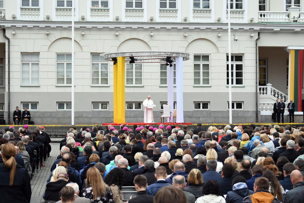 Papa kritizirao zemlje koje ne žele prihvatiti izbjeglice