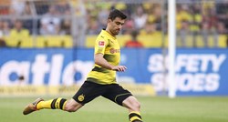 Arsenal slaže novu obranu: Nakon Lichtsteinera stiže i branič Dortmunda