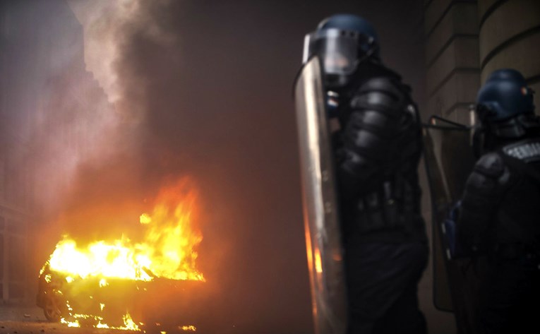 Francuzi tjednima divljaju zbog cijena goriva. Koliko tamo uopće košta gorivo?