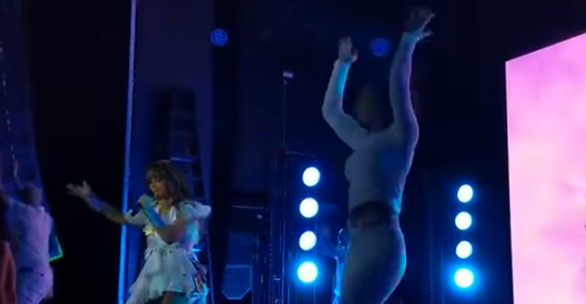 VIDEO Slavna pjevačica usred nastupa naglavce pala u publiku