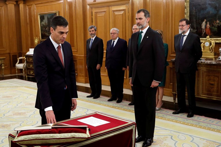 Novi španjolski premijer odbio staviti ruku na Bibliju kod prisege