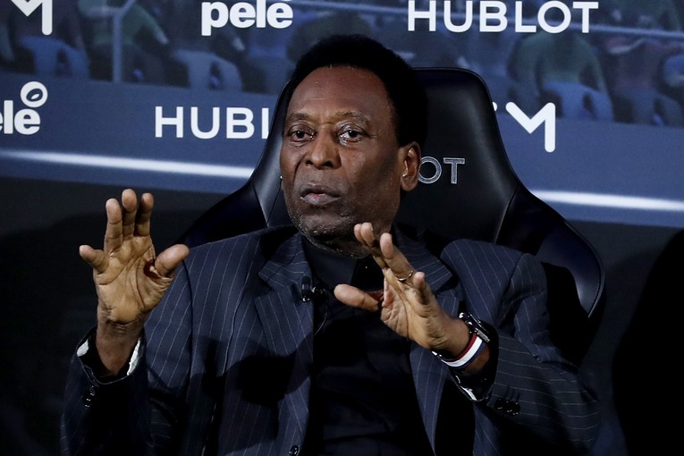 Pele završio u bolnici u Parizu