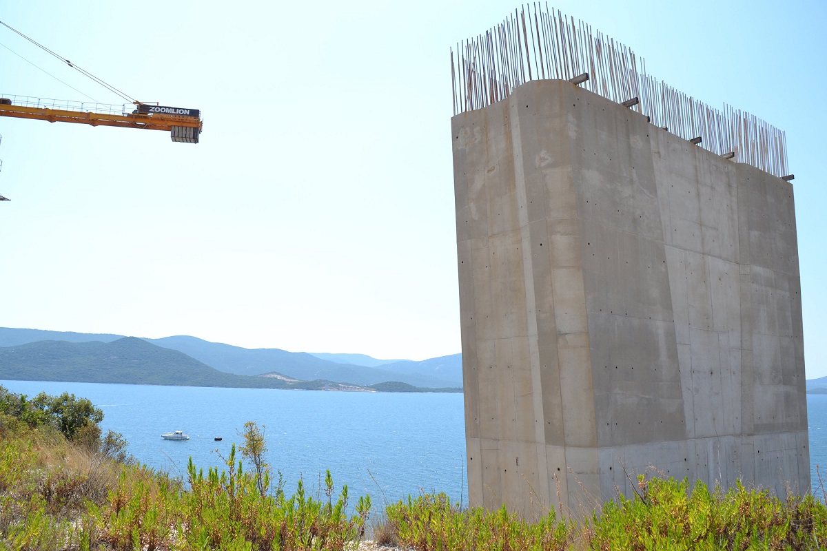 Gradilište Pelješkog mosta priprema se za dolazak Kineza, uskoro stižu strojevi