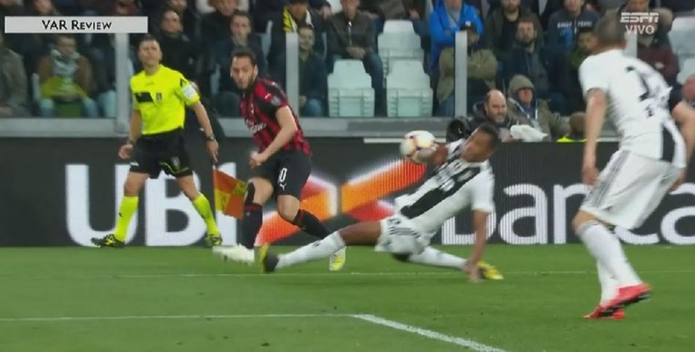 Mandžukić udarao bez lopte, Milan oštećen za penal