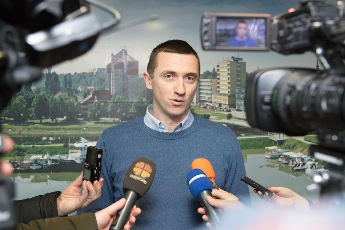 HDZ-ov gradonačelnik hvali se "besplatnim" udžbenicima
