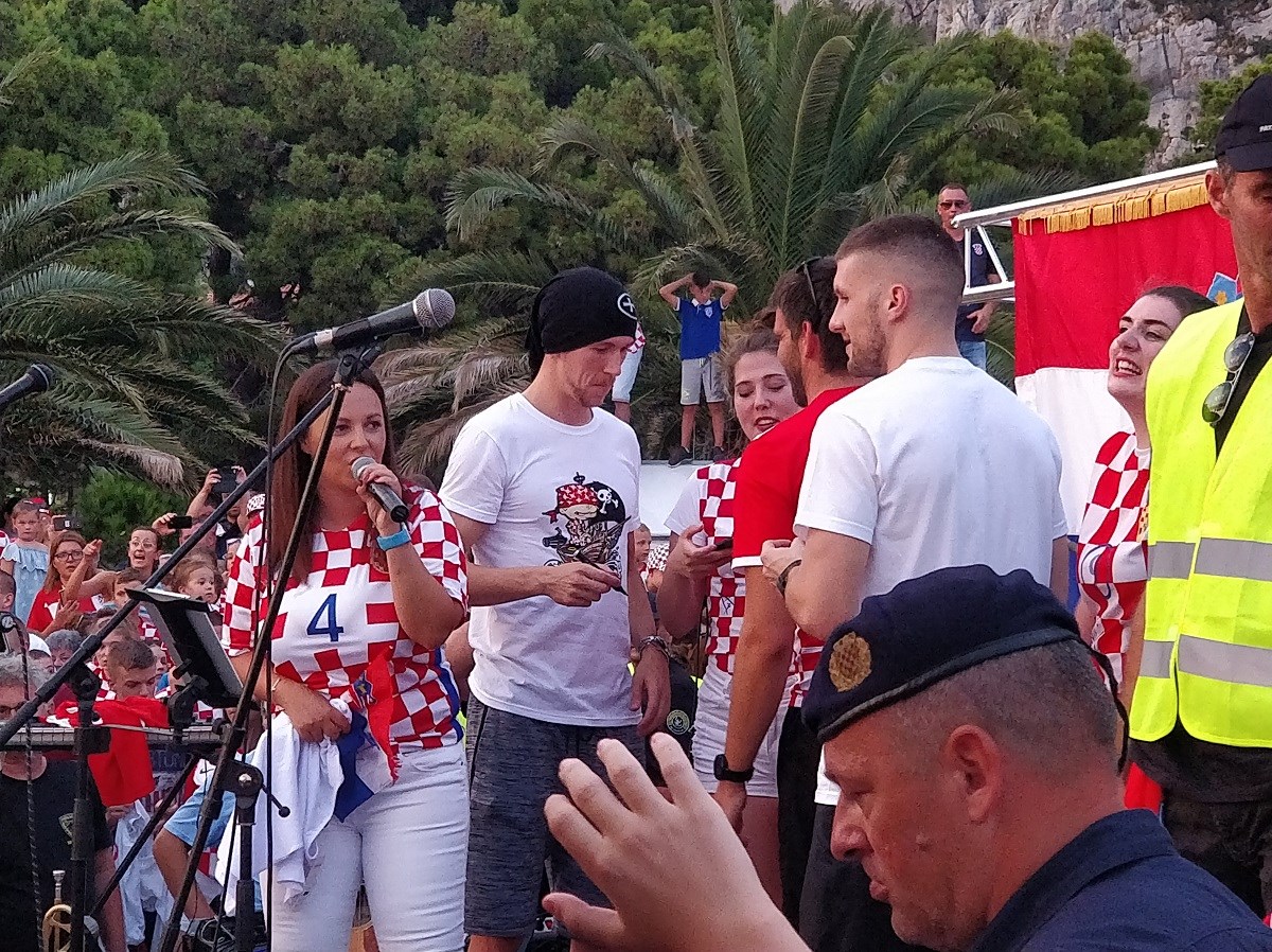 Cijeli je Omiš dočekao heroja Perišića: "Ovdje sam počeo i sanjao ovakav dan. Hvala vam''