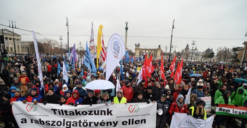 Tisuće ljudi na ulicama Budimpešte marširalo protiv Orbana, pogledajte snimku