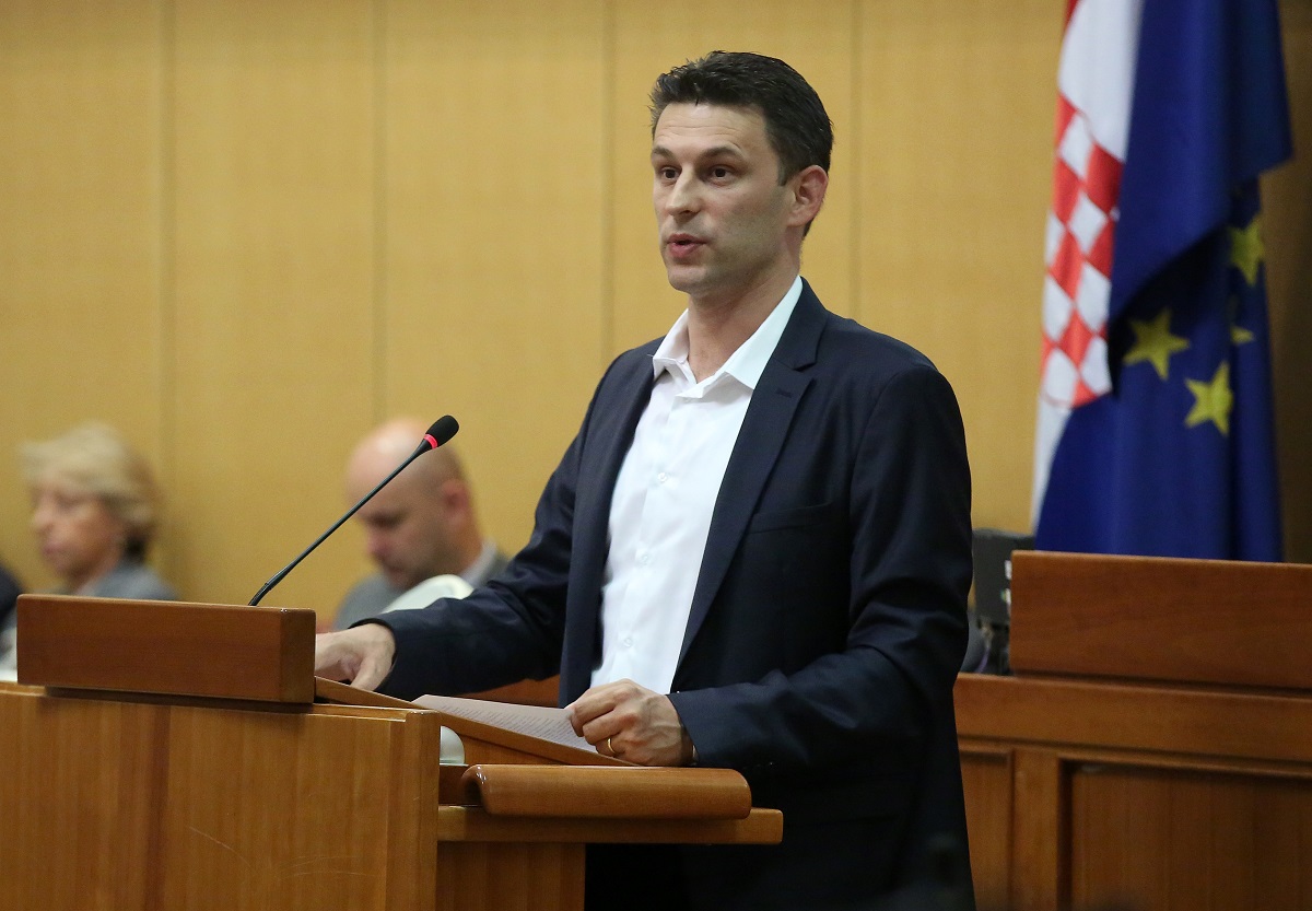 HDZ-ovci u saboru: "Gdje je nestao Božo Petrov?"
