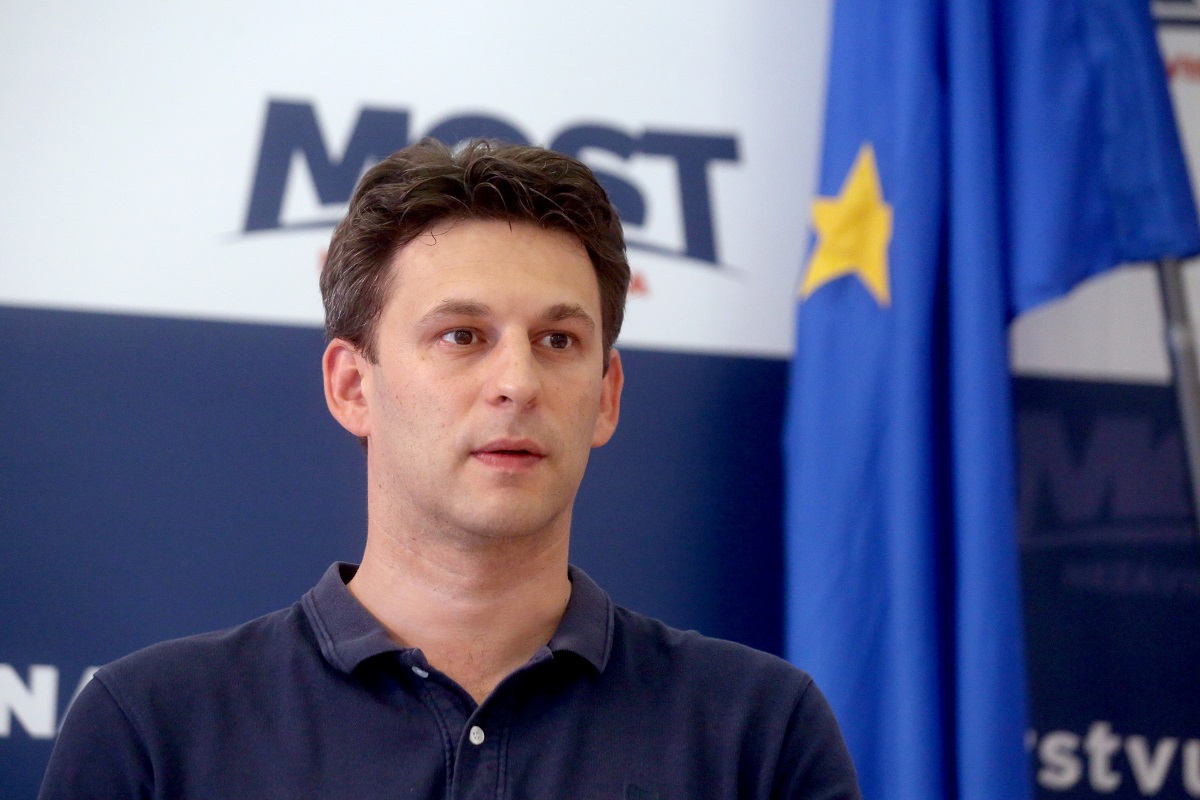 Most napao vladu, kažu da rade samo kozmetičke promjene