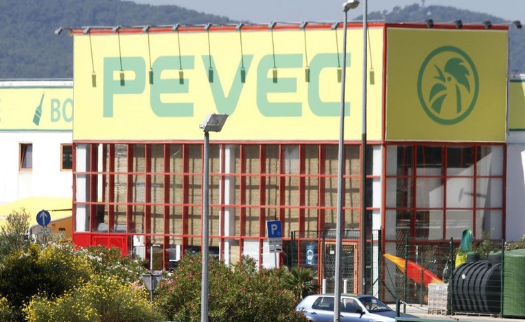Pevec mijenja ime