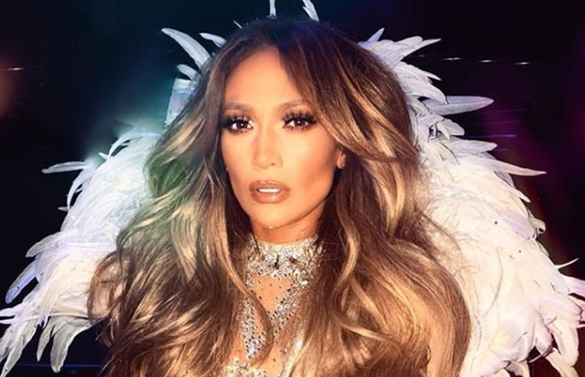 Jennifer Lopez prekrila samo jednu stranu tijela i pokazala gole obline