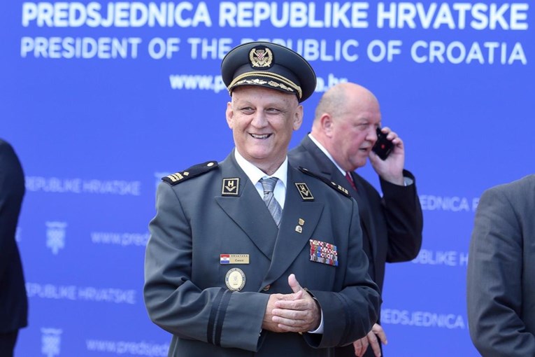 Hrvatski generali uručili plakete Modriću, Rakitiću i društvu