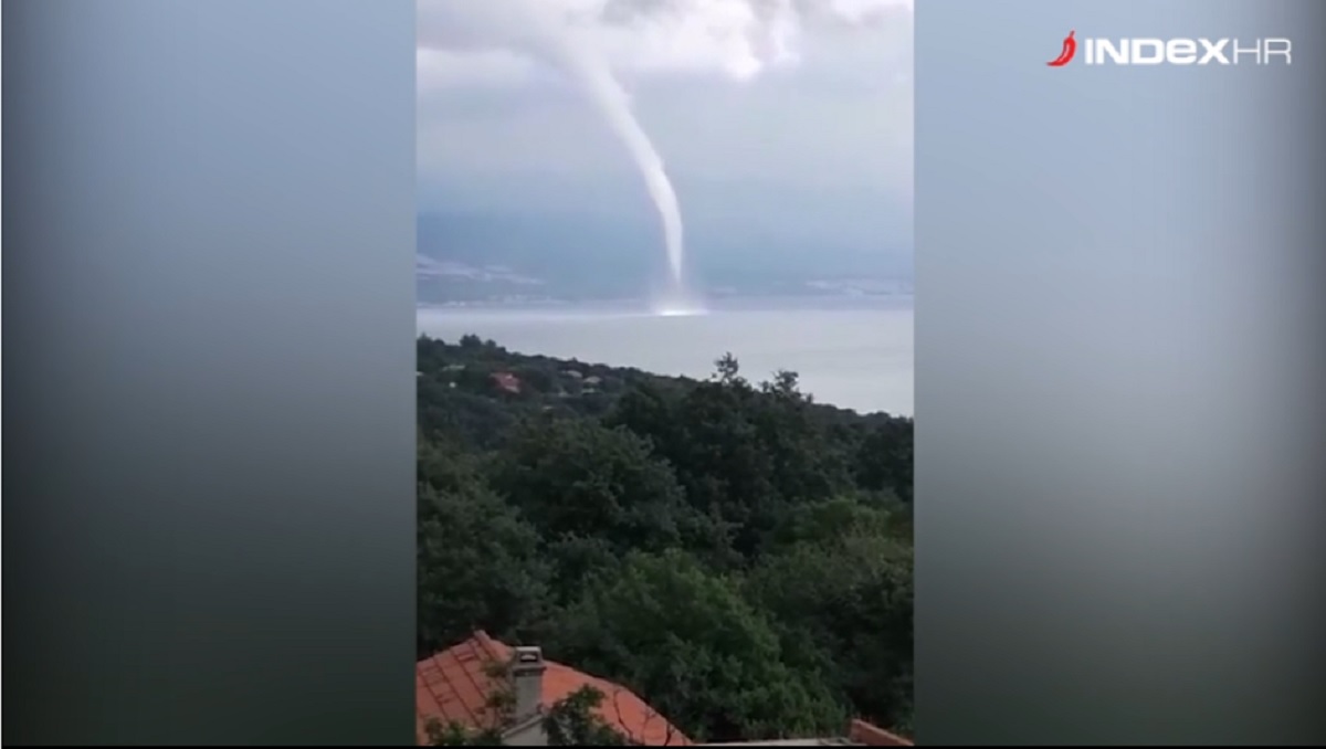 Kod Crikvenice se pojavila pijavica, pogledajte snimku