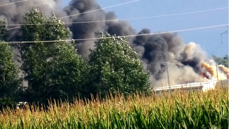 Požar na PIK-ovoj farmi pod nadzorom, gašenje je trajalo satima