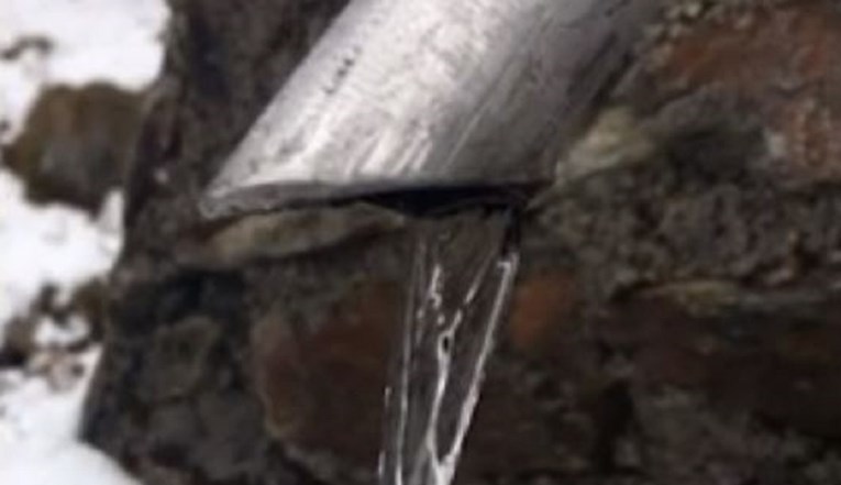 3,5 milijuna pregleda: Ljudi ne mogu skužiti koja je fora s ovim mlazom vode