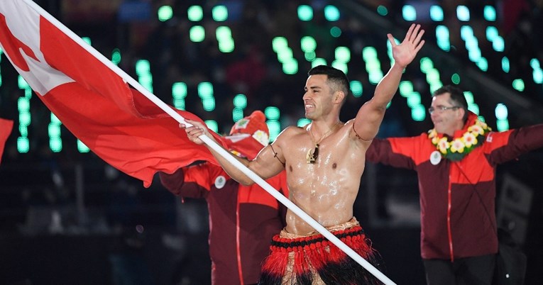 Nauljeni Tonganac koji je osvojio žene na Olimpijskim igrama vraća se u kajaku