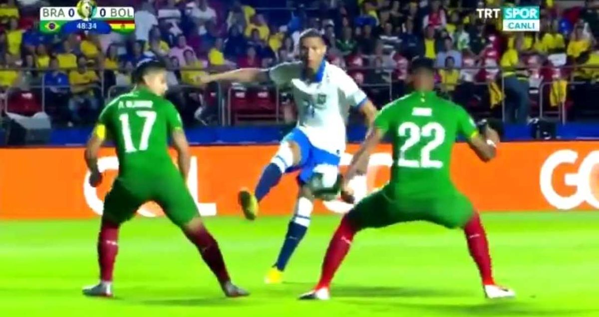 Sudac koji je Hrvatskoj sudio finale zbog Brazila srušio rekord u gledanju VAR-a