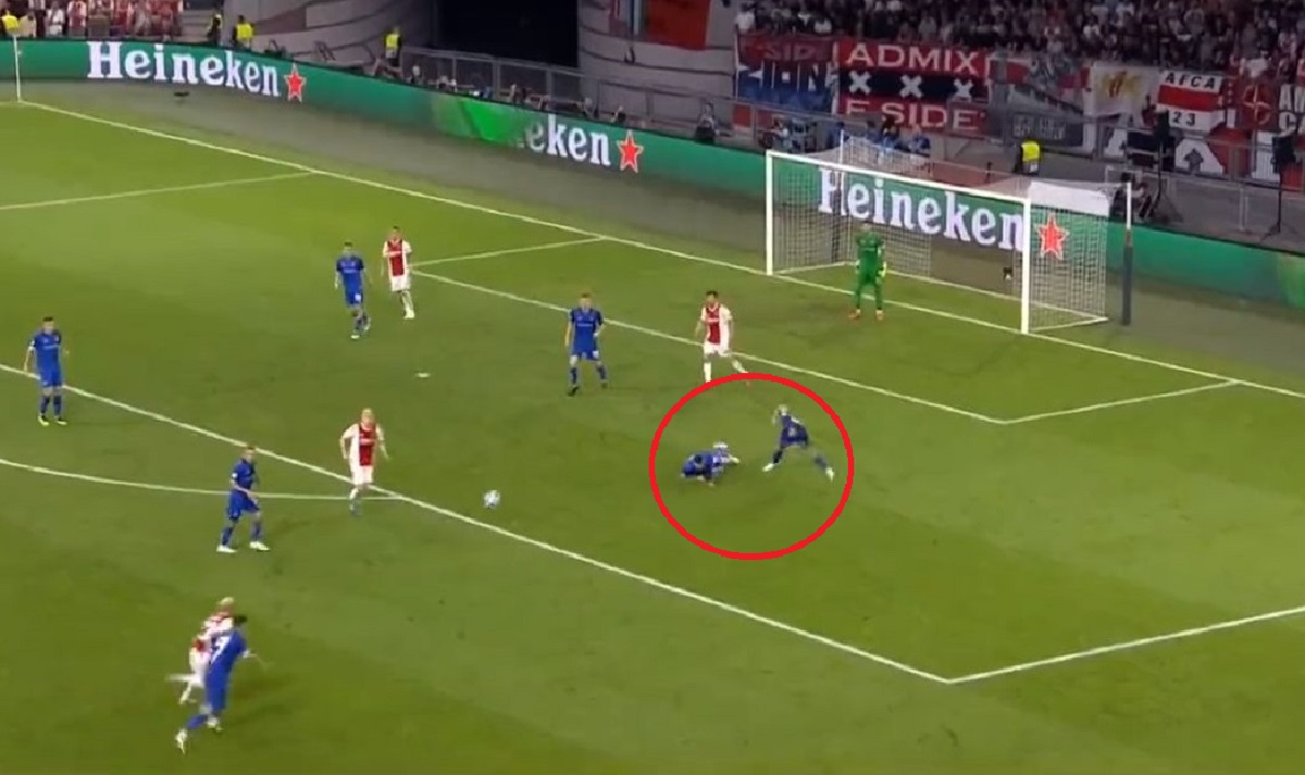Pivarić i suigrači se sudaraju, padaju i gledaju kako im Ajax zabija