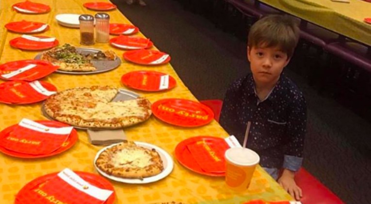 Šestogodišnjaku nitko nije došao na proslavu rođendana pa je postao viralni hit