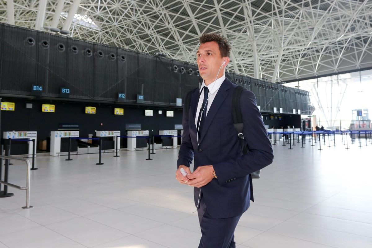 Reprezentativci stigli u Nižnji, Mandžukića i Pjacu dočekali navijači Juventusa