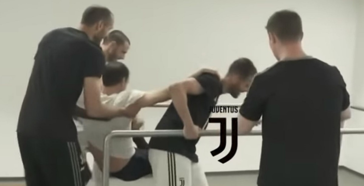 VIDEO Pjanić vođa ludila: Golotinja, šampanjac i bacanje trenera u bazen