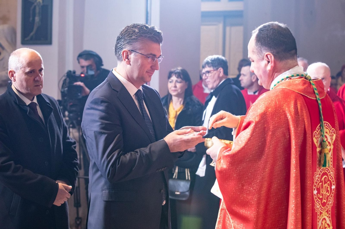 HDZ-ovci u saboru žestoko branili skupe Vatikanske ugovore s Crkvom