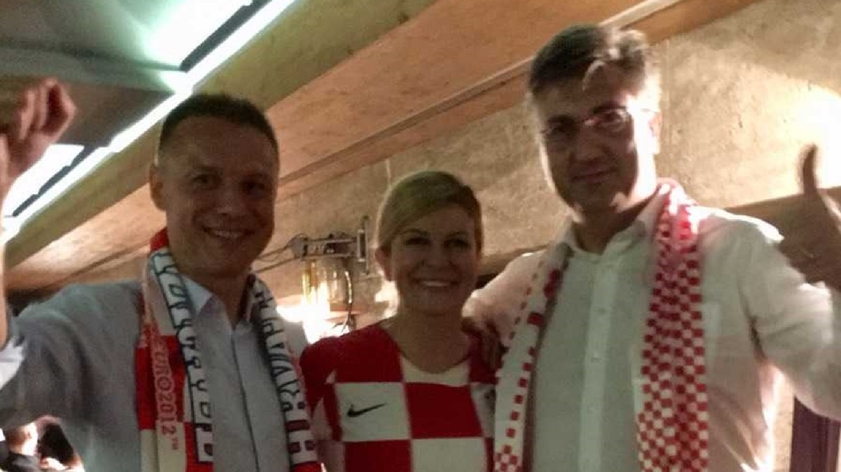 Kolinda i Plenković iz kavane na Trgu pratili doček: "Majica se osušila i eto me"