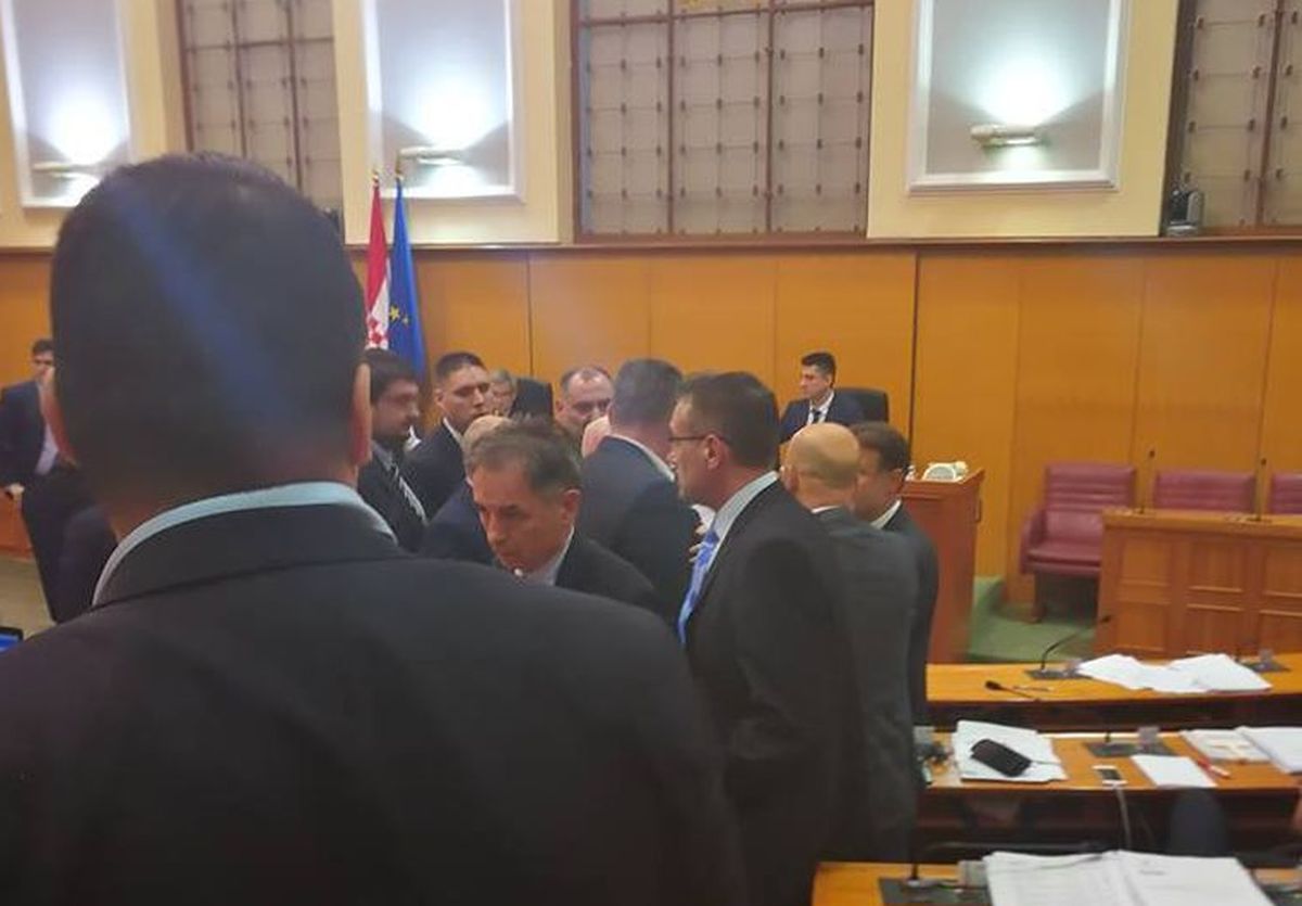Grmoja o incidentu u saboru: Premijer je pokazao da ima staklenu bradu