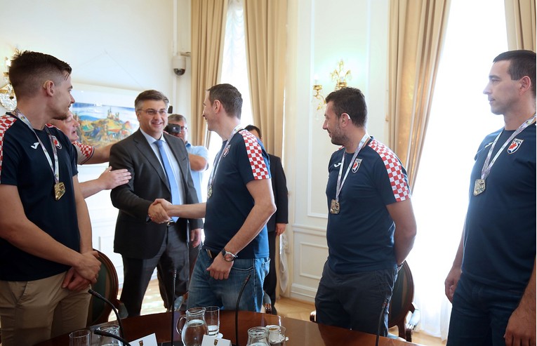Plenković primio zlatnu rukometnu reprezentaciju gluhih
