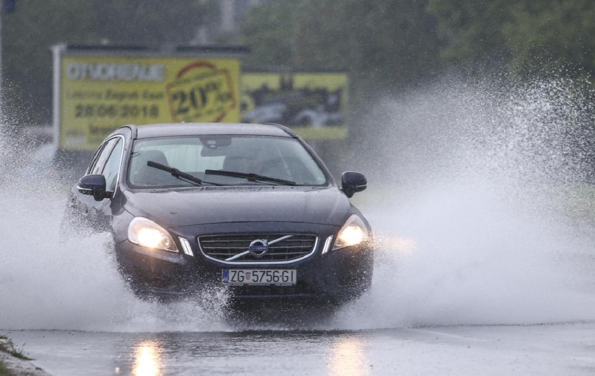 Jak pljusak u Zagrebu, problemi u prometu