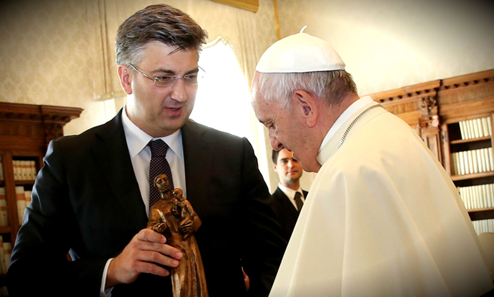 Zašto se vlada ponaša kao da je državni interes da Stepinac postane svetac?
