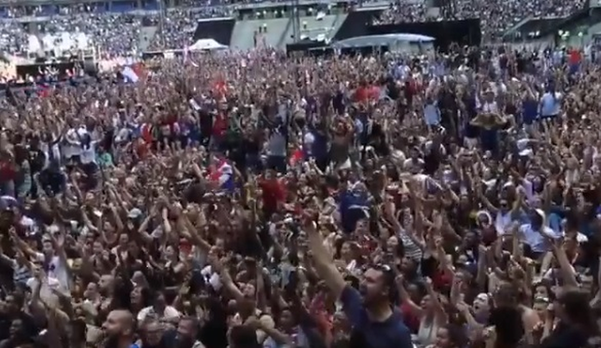 Nakon Mandžinog autogola na Beyonceinom koncertu u Parizu nastala ludnica