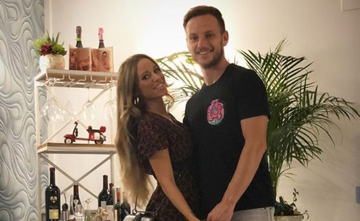 Raketa i Raquel zabljesnuli u večernjem izlasku, ona pokazala savršene noge