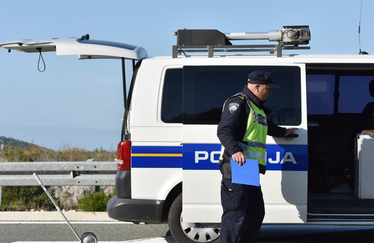 Muškarac kod Ogulina metalnom šipkom prebio 19-godišnjeg Pakistanca