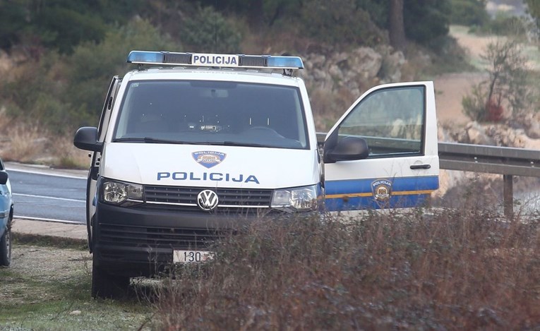 Teška nesreća u Istri: Prevrnuo se i ispao iz auta. Umro je u bolnici