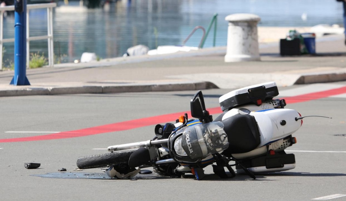 Policajac na motoru ozlijeđen u prometnoj nesreći u Rijeci