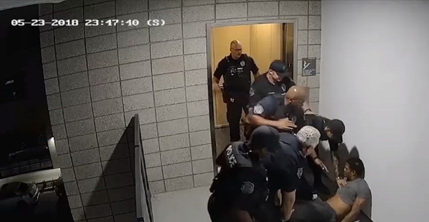 VIDEO Američki policajci brutalno prebili nenaoružanog muškarca