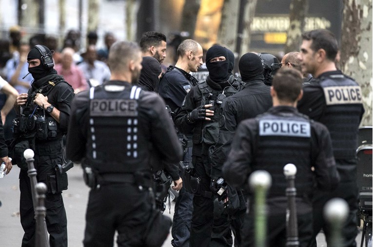 Policija usmrtila napadača iz Pariza koji je ubio majku i sestru